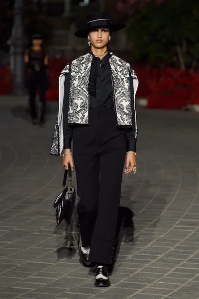 Look 5